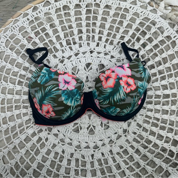 Victoria’s Secret Pink Bra Bundle Size 32D - Picture 6 of 9